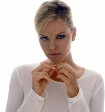 charlize theron body