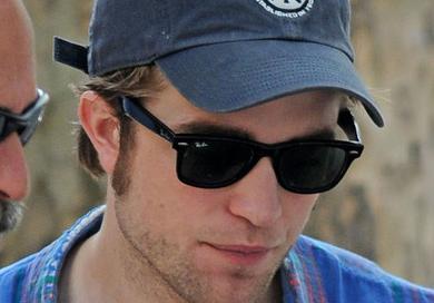 Robert Pattinson  on Robert Pattinson  Is Amazing In Bed    Sponkit Celebrity Blog