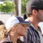 Tony Romo Blocks Jessica Simpson From Dallas Home