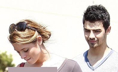 Ashley Greene & Joe Jonas