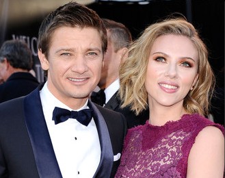 Scarlett Johansson S Mystery Date At 11 Oscars Sponkit Celebrity Blog